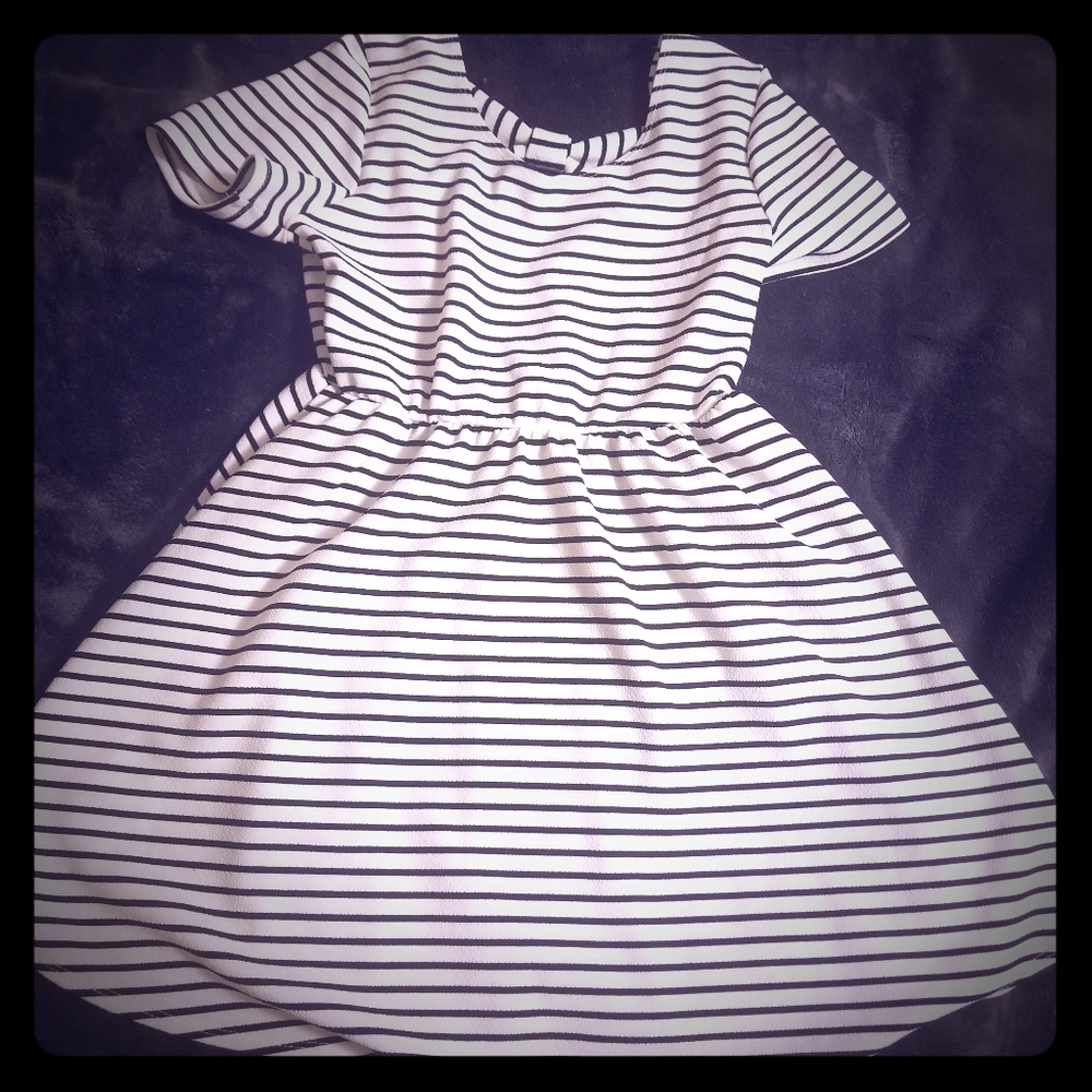 Dress - Picture 2 of 8